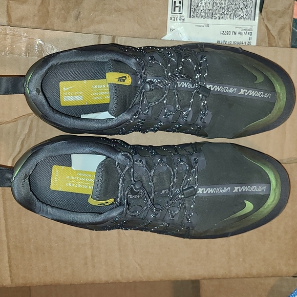 Nike sz 8 vapormax utility gray and green. Priced to move. USED - Picture 4 of 5